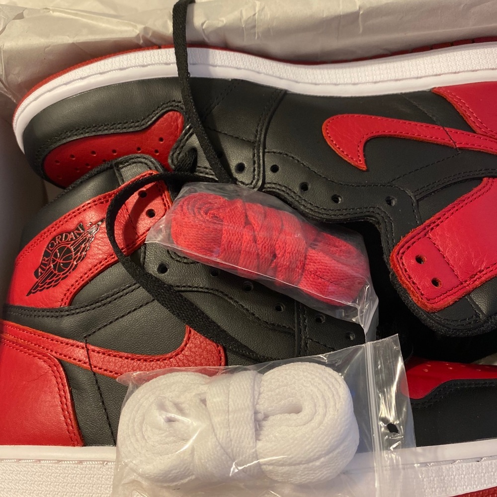 AIR JORDAN RETRO 1 BANNED OG SIZE 8.5 DS